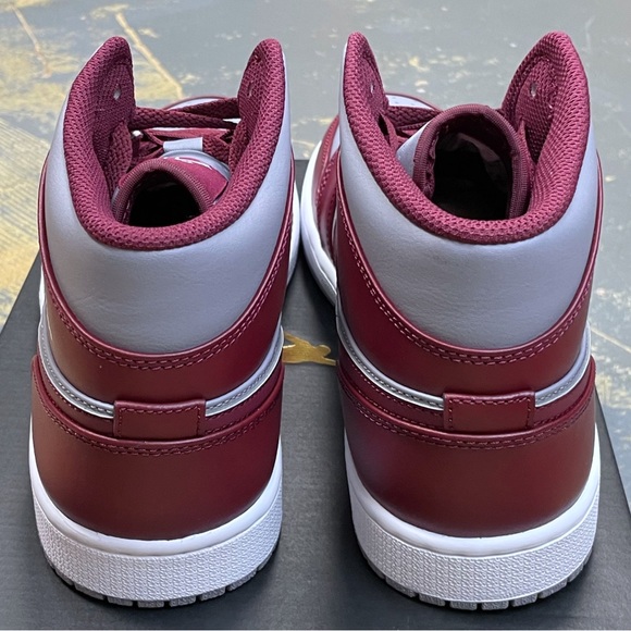 Nike Air Jordan 1 Mid Cherrywood DQ8426-615 10 Bordeaux - Picture 5 of 10